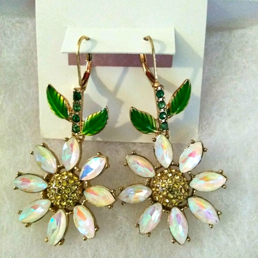 Betsey johnson drop earrings